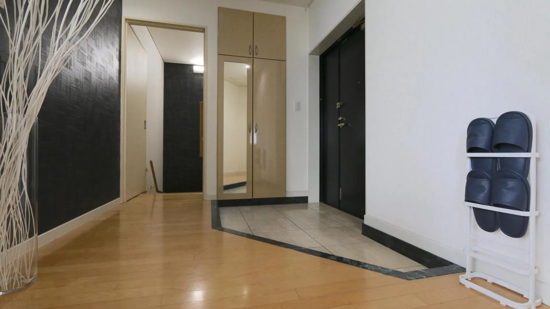 Elle Namba Villa Osaka 0*,  Japan